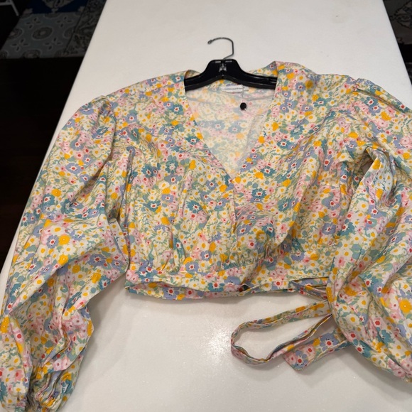 Lovers and Friend Women’s Wyatt Top in Catherine Floral. Cropped, size S - Picture 6 of 11